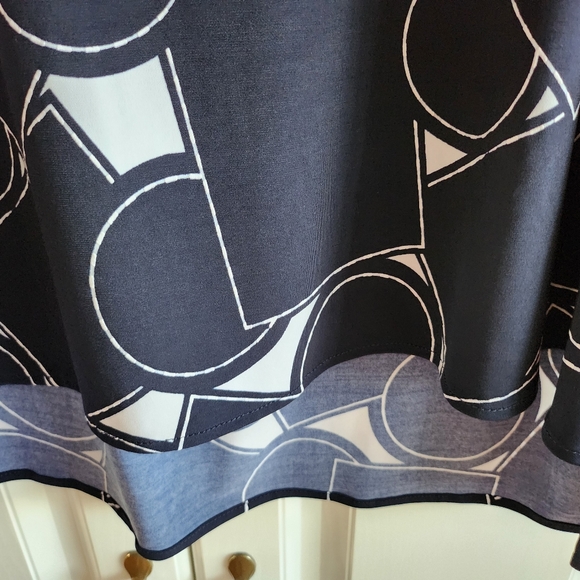 Joseph Ribkoff blouse - Picture 3 of 6